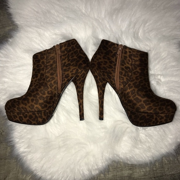 Cute ankle bootiesππHPππ - Picture 4 of 8